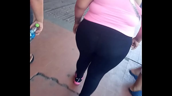 CULONAS EN EL MERCADO SANTA CRUZ