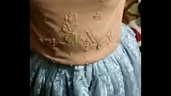 Mi tía arrecha mostrando la concha negra en casa