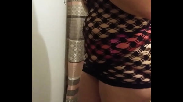 Chula desnuda en el bano